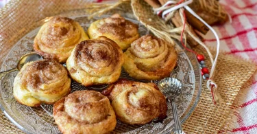 Cinnamon Roll Cake