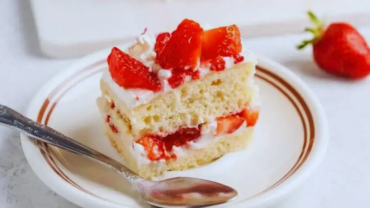 Strawberry Cream Cheese Pound Cake Recipe