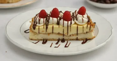 No-Bake Banana Split Cake Recipe
