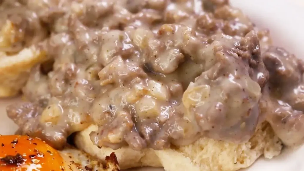 Sausage Gravy and Biscuit Pie 