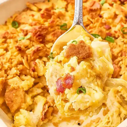 Neiman Marcus Chicken Casserole a creamy, cheesy, bacon-topped comfort dish perfect for family dinners. Easy to make, rich in flavor, and always a crowd-pleaser.