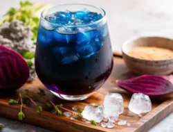 Ingredients for the Horse Salt Recipe for Men with blue salt, water, lemon, and optional mint