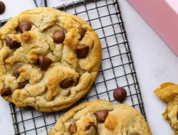 homemade-crumbl-cookies-dough